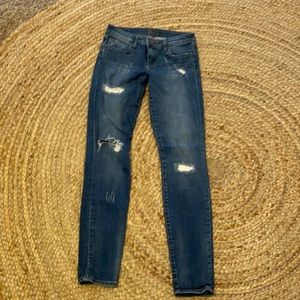 Distressed skinny jeans